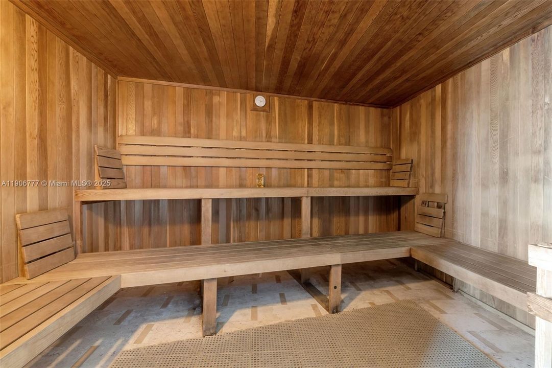 Active With Contract: $549,000 (2 beds, 2 baths, 1117 Square Feet)