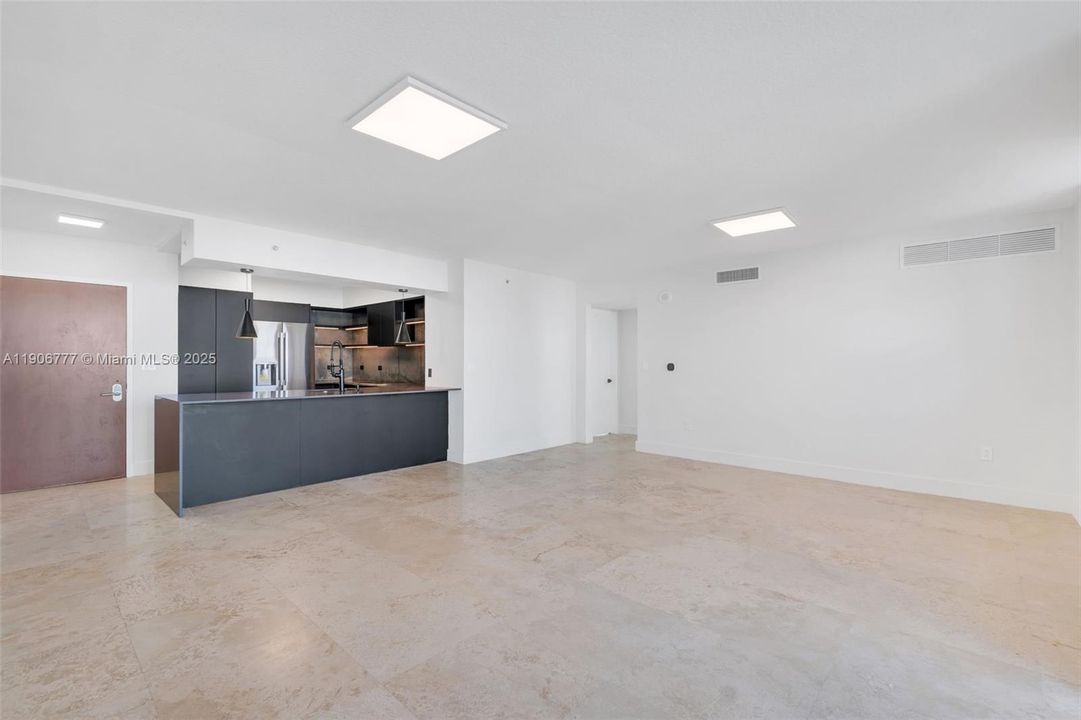 Active With Contract: $549,000 (2 beds, 2 baths, 1117 Square Feet)