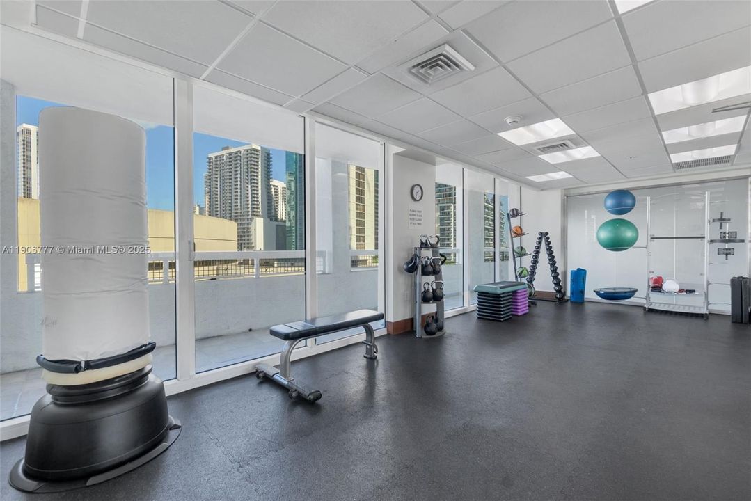 Active With Contract: $549,000 (2 beds, 2 baths, 1117 Square Feet)