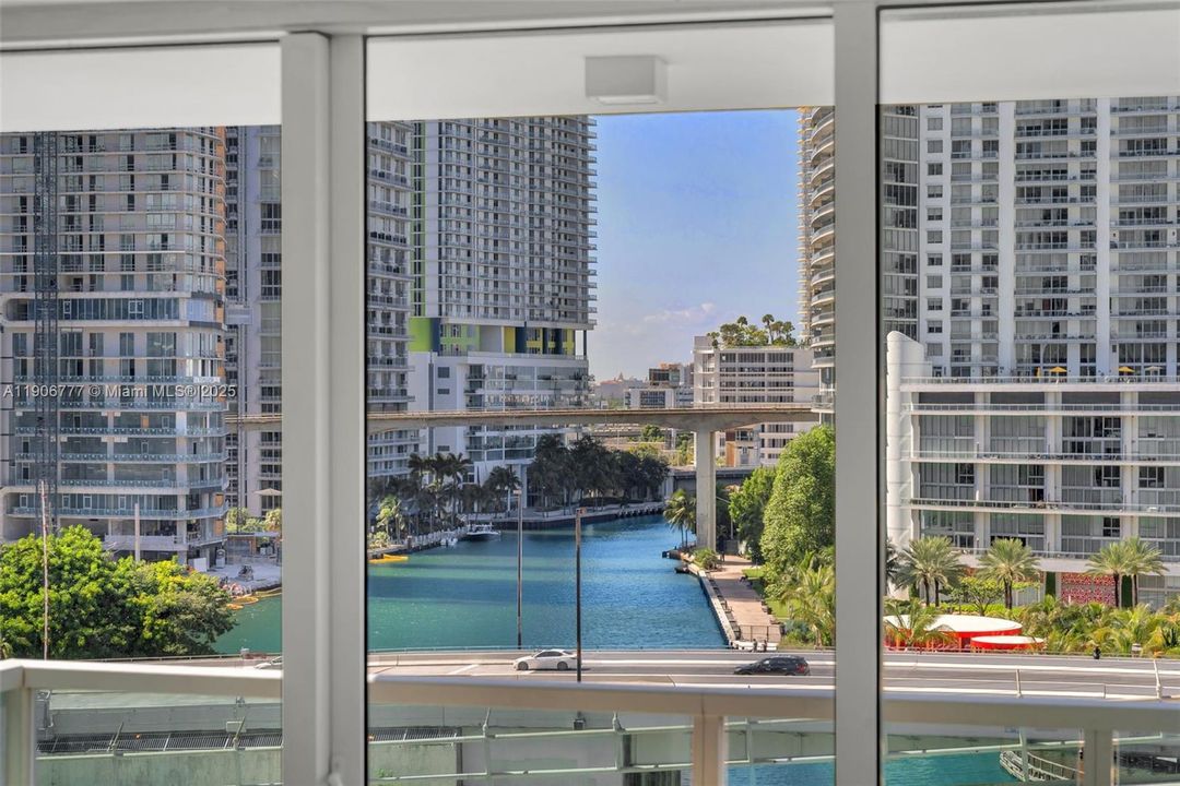 Active With Contract: $549,000 (2 beds, 2 baths, 1117 Square Feet)