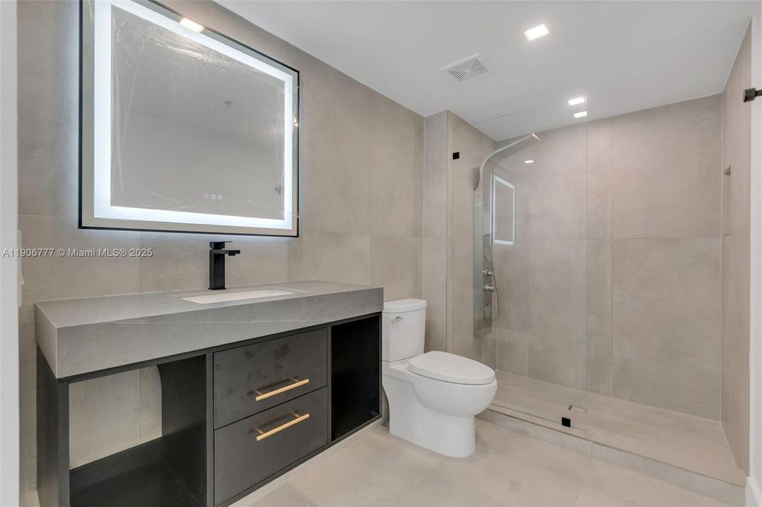 Active With Contract: $549,000 (2 beds, 2 baths, 1117 Square Feet)