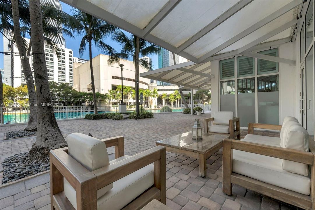 Active With Contract: $549,000 (2 beds, 2 baths, 1117 Square Feet)