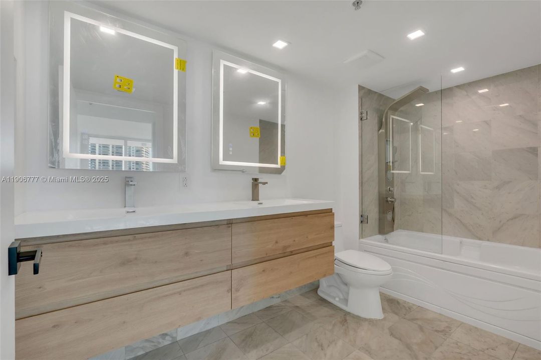 Active With Contract: $549,000 (2 beds, 2 baths, 1117 Square Feet)