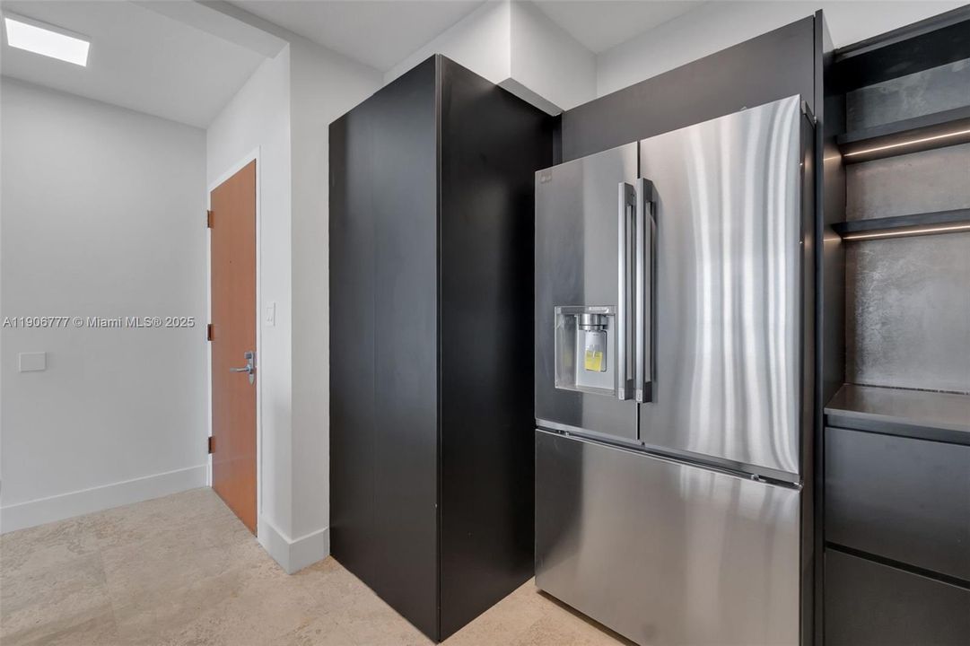 Active With Contract: $549,000 (2 beds, 2 baths, 1117 Square Feet)