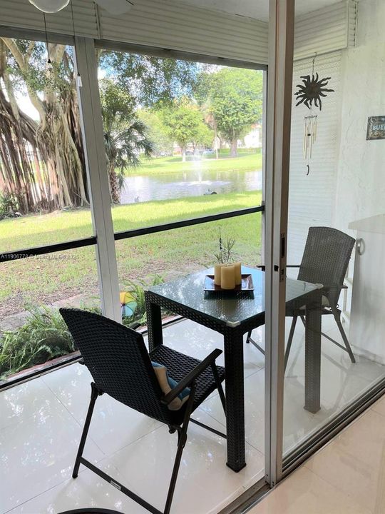 合同活跃: $1,600 (1 贝兹, 1 浴室, 900 平方英尺)