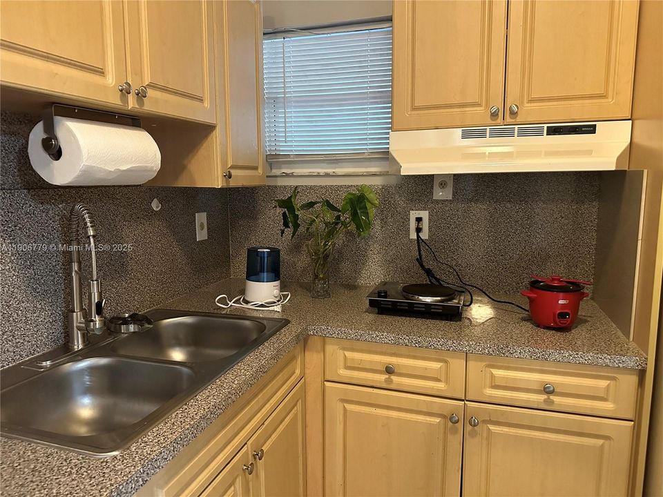 Под контрактом: $1,500 (1 спален, 1 ванн, 400 Квадратных фут)