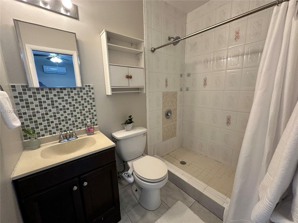 Под контрактом: $1,500 (1 спален, 1 ванн, 400 Квадратных фут)