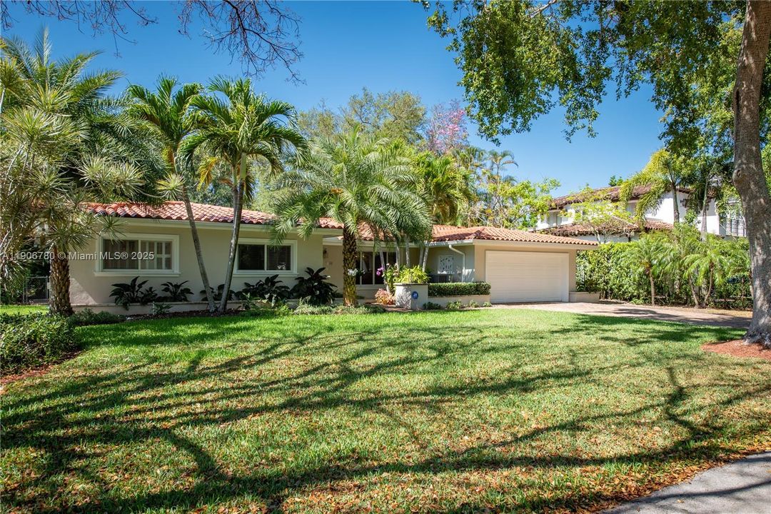 Под контрактом: $9,900 (3 спален, 3 ванн, 2198 Квадратных фут)