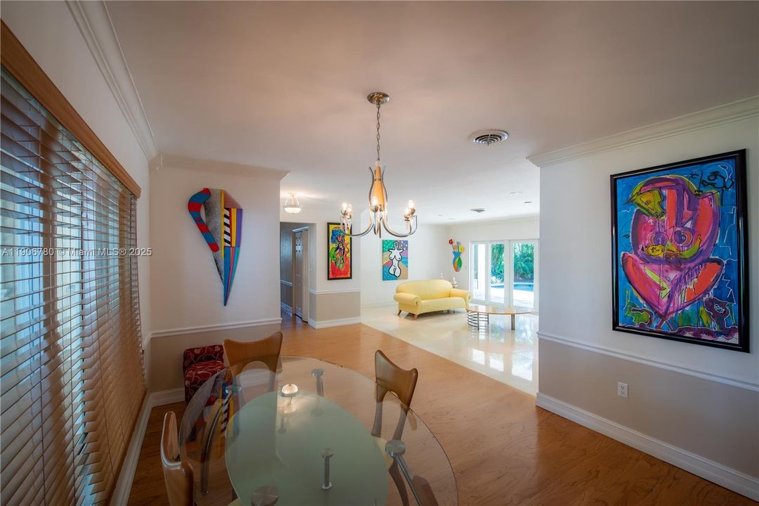 Под контрактом: $9,900 (3 спален, 3 ванн, 2198 Квадратных фут)