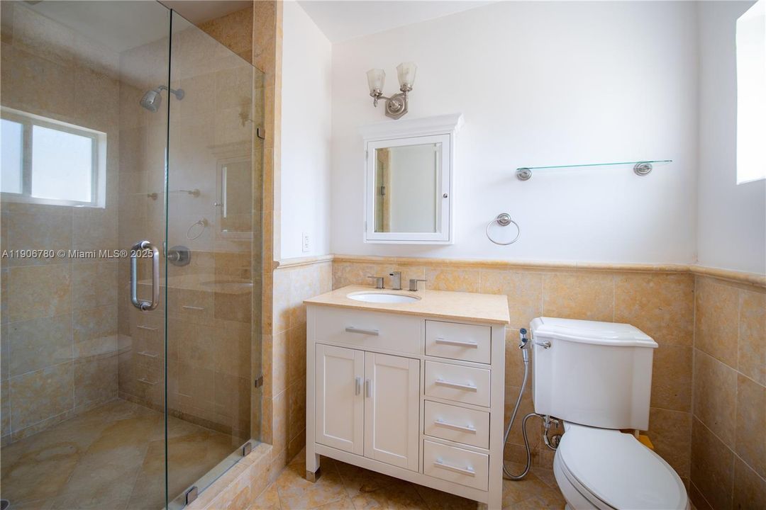 Под контрактом: $9,900 (3 спален, 3 ванн, 2198 Квадратных фут)