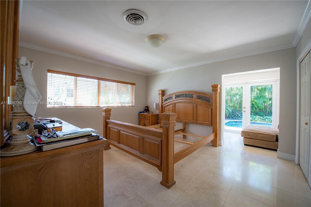 Под контрактом: $9,900 (3 спален, 3 ванн, 2198 Квадратных фут)