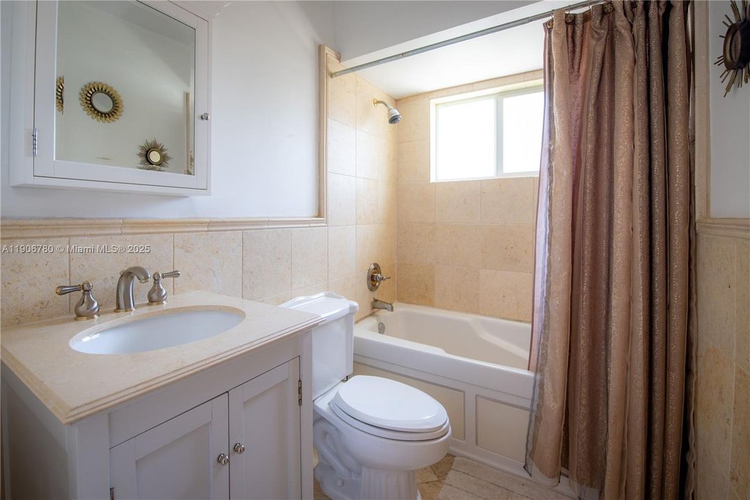 Под контрактом: $9,900 (3 спален, 3 ванн, 2198 Квадратных фут)