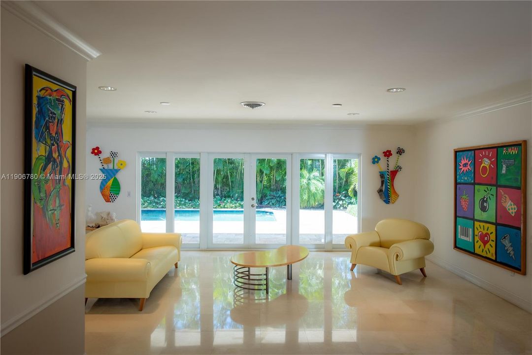 Под контрактом: $9,900 (3 спален, 3 ванн, 2198 Квадратных фут)