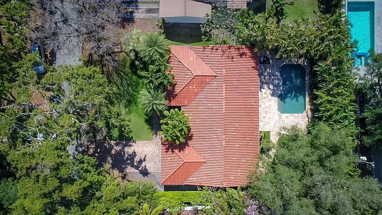 Под контрактом: $9,900 (3 спален, 3 ванн, 2198 Квадратных фут)