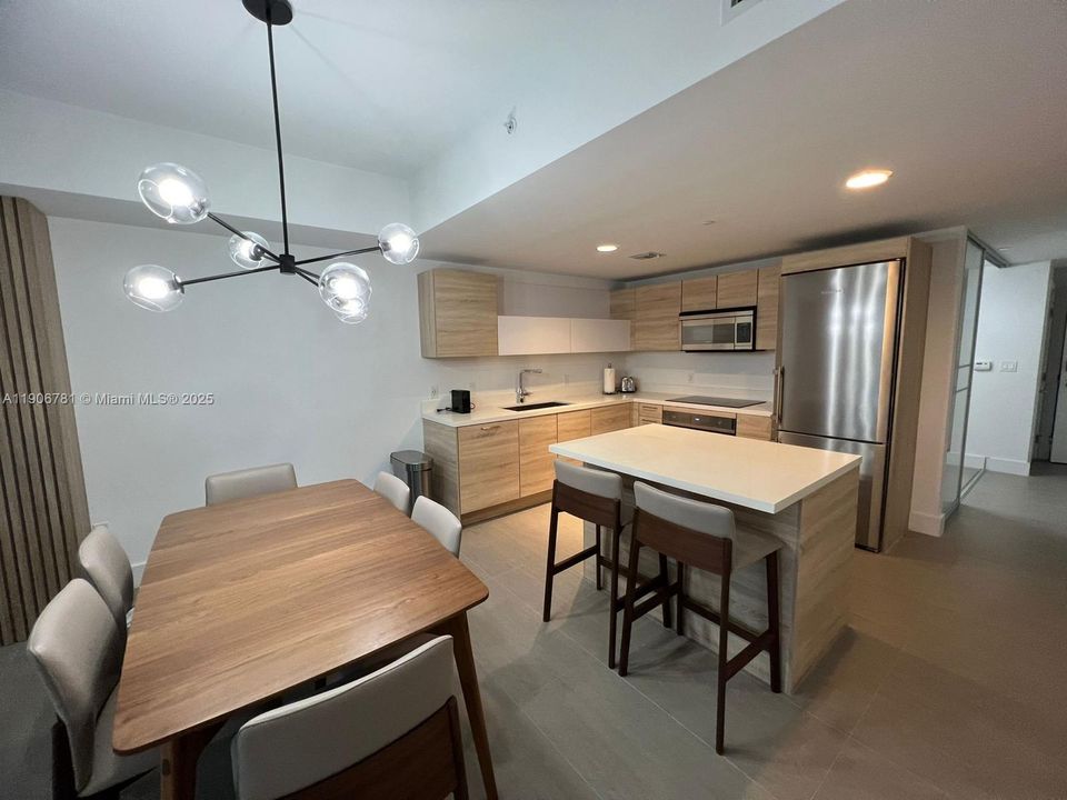 For Rent: $3,880 (2 beds, 2 baths, 1122 Square Feet)