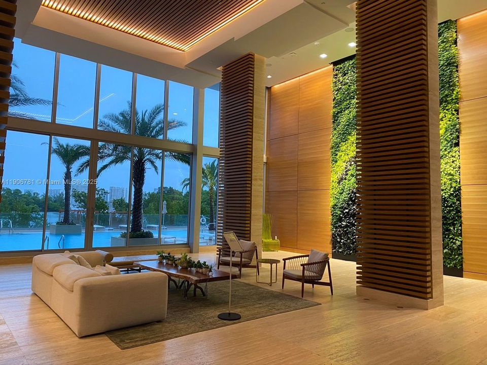 For Rent: $3,880 (2 beds, 2 baths, 1122 Square Feet)