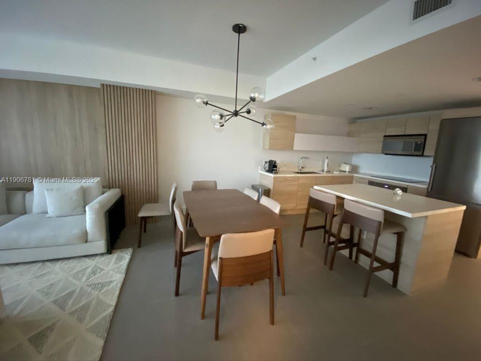 For Rent: $3,880 (2 beds, 2 baths, 1122 Square Feet)