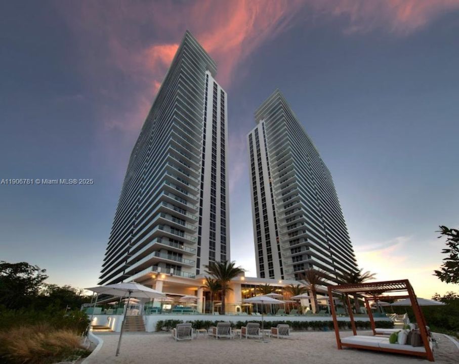 For Rent: $3,880 (2 beds, 2 baths, 1122 Square Feet)