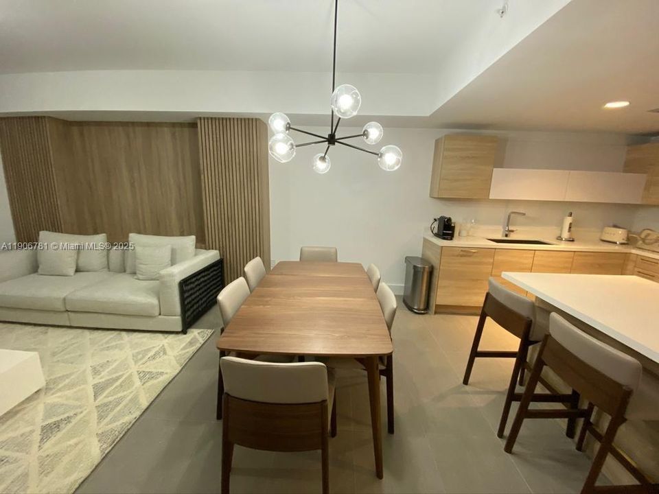 For Rent: $3,880 (2 beds, 2 baths, 1122 Square Feet)