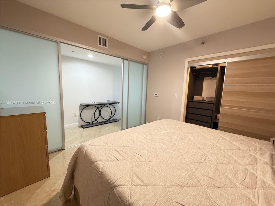 出租: $4,200 (1 贝兹, 1 浴室, 844 平方英尺)