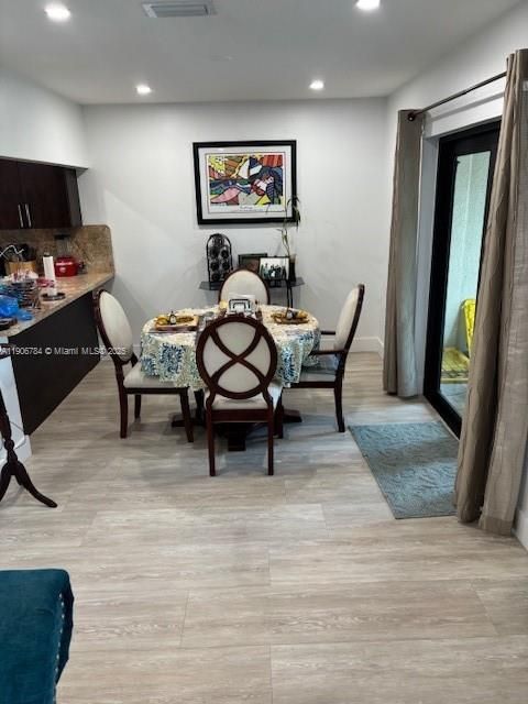 Active With Contract: $2,850 (2 beds, 2 baths, 1068 Square Feet)