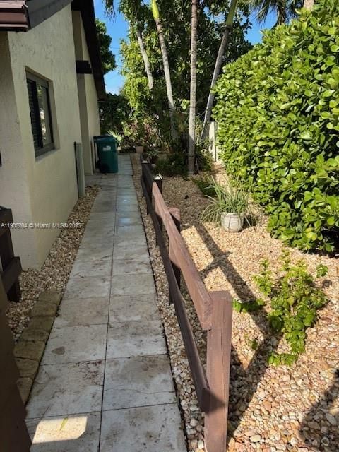 Active With Contract: $2,850 (2 beds, 2 baths, 1068 Square Feet)