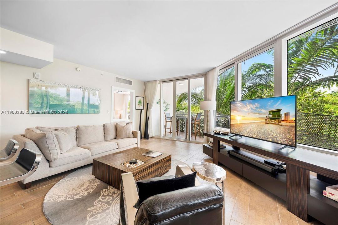 For Sale: $990,000 (2 beds, 2 baths, 1234 Square Feet)