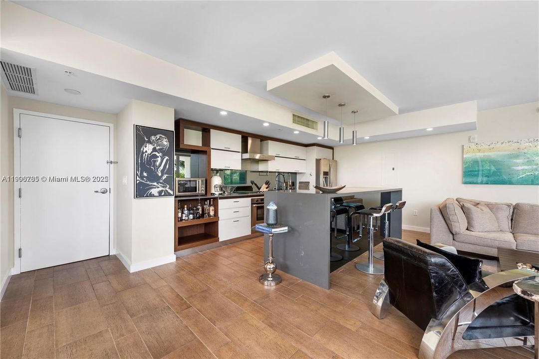 For Sale: $990,000 (2 beds, 2 baths, 1234 Square Feet)