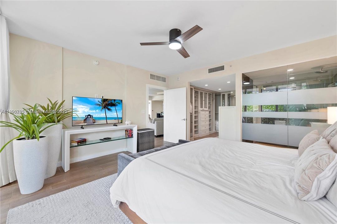 For Sale: $990,000 (2 beds, 2 baths, 1234 Square Feet)