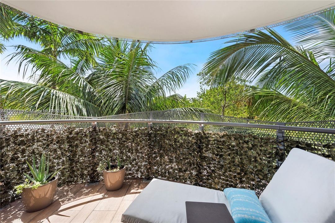 For Sale: $990,000 (2 beds, 2 baths, 1234 Square Feet)