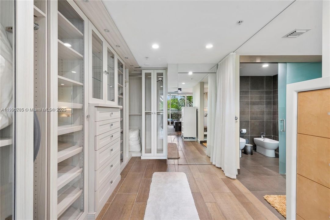 For Sale: $990,000 (2 beds, 2 baths, 1234 Square Feet)