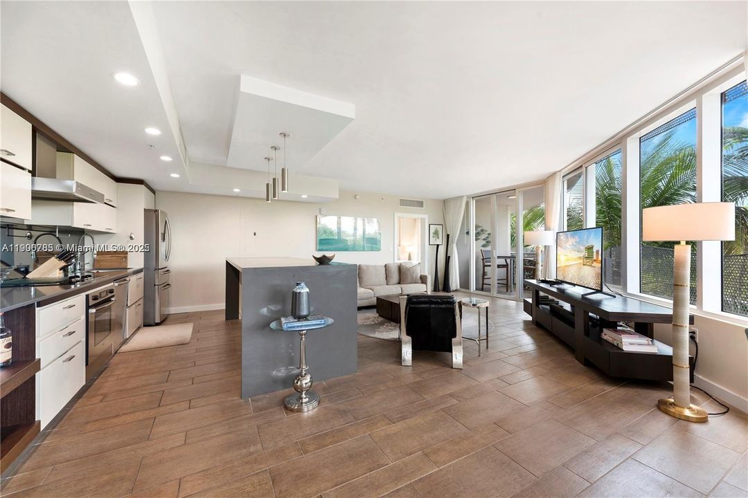 For Sale: $990,000 (2 beds, 2 baths, 1234 Square Feet)