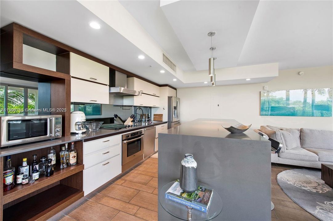 For Sale: $990,000 (2 beds, 2 baths, 1234 Square Feet)