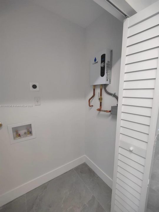 For Rent: $4,600 (3 beds, 3 baths, 2787 Square Feet)