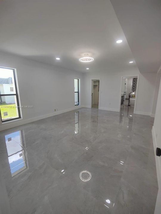 19FT Long Master Bedroom