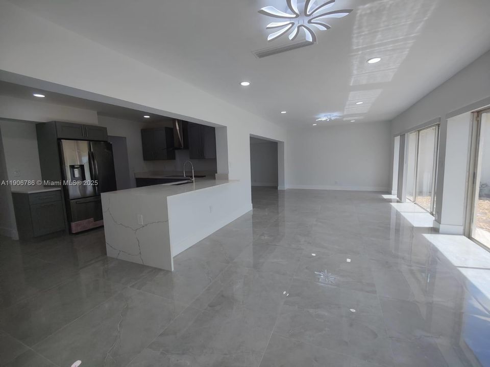 For Rent: $4,600 (3 beds, 3 baths, 2787 Square Feet)