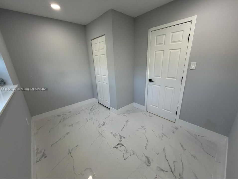 For Sale: $499,900 (4 beds, 2 baths, 1124 Square Feet)