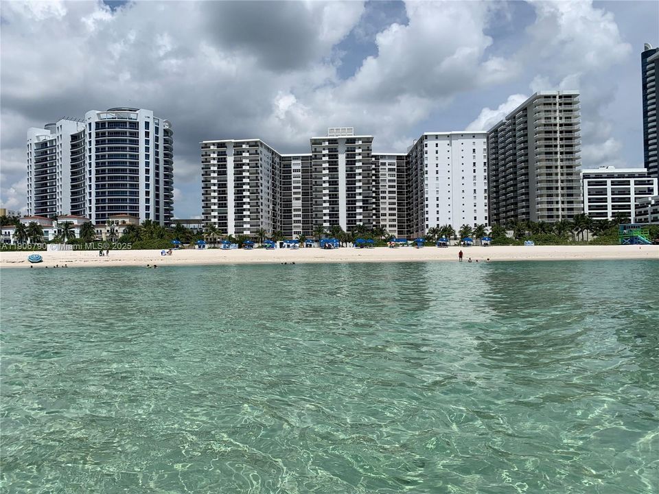 合同活跃: $3,500 (2 贝兹, 2 浴室, 1290 平方英尺)