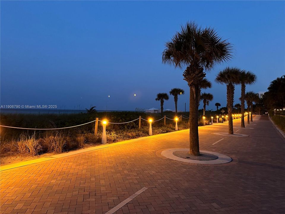 合同活跃: $3,500 (2 贝兹, 2 浴室, 1290 平方英尺)