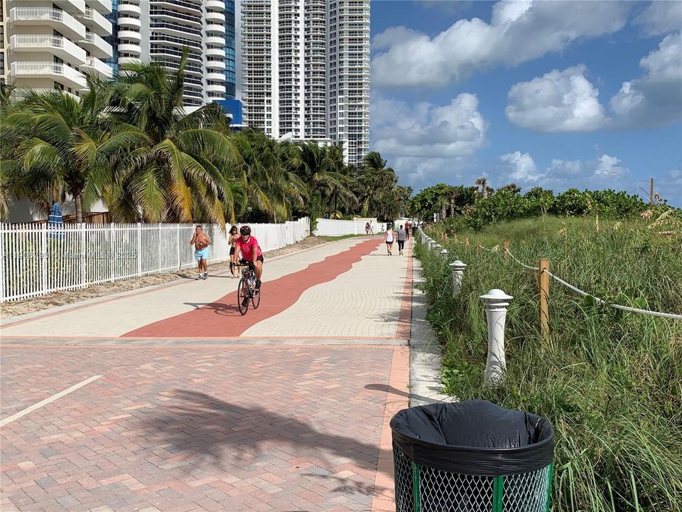 合同活跃: $3,500 (2 贝兹, 2 浴室, 1290 平方英尺)