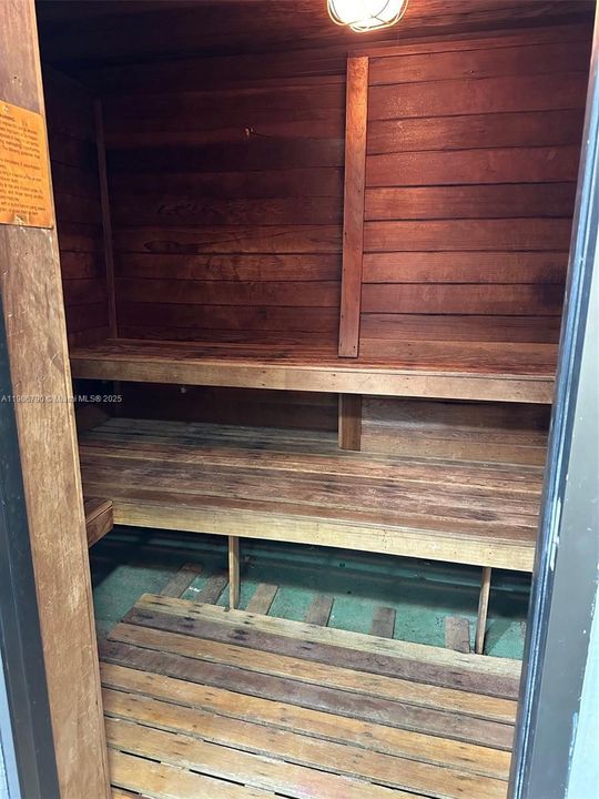 合同活跃: $3,500 (2 贝兹, 2 浴室, 1290 平方英尺)