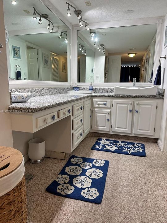 合同活跃: $3,500 (2 贝兹, 2 浴室, 1290 平方英尺)