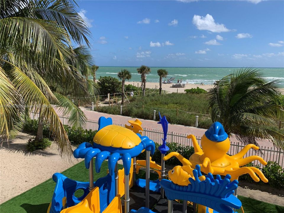 合同活跃: $3,500 (2 贝兹, 2 浴室, 1290 平方英尺)