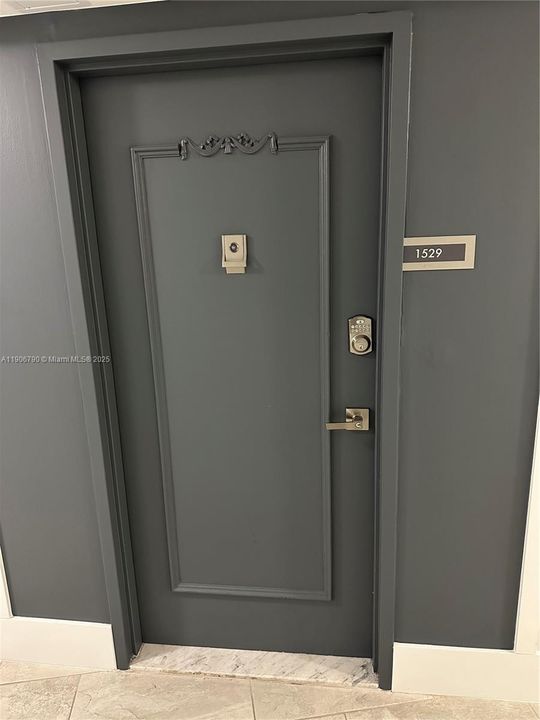 合同活跃: $3,500 (2 贝兹, 2 浴室, 1290 平方英尺)