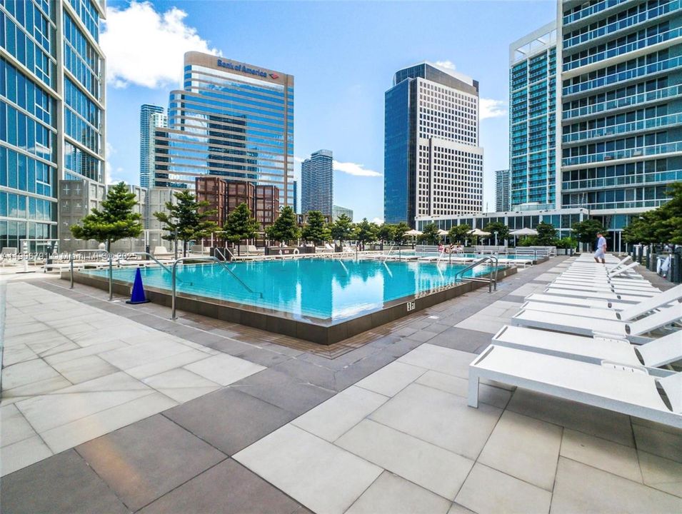 出租: $4,600 (1 贝兹, 1 浴室, 842 平方英尺)