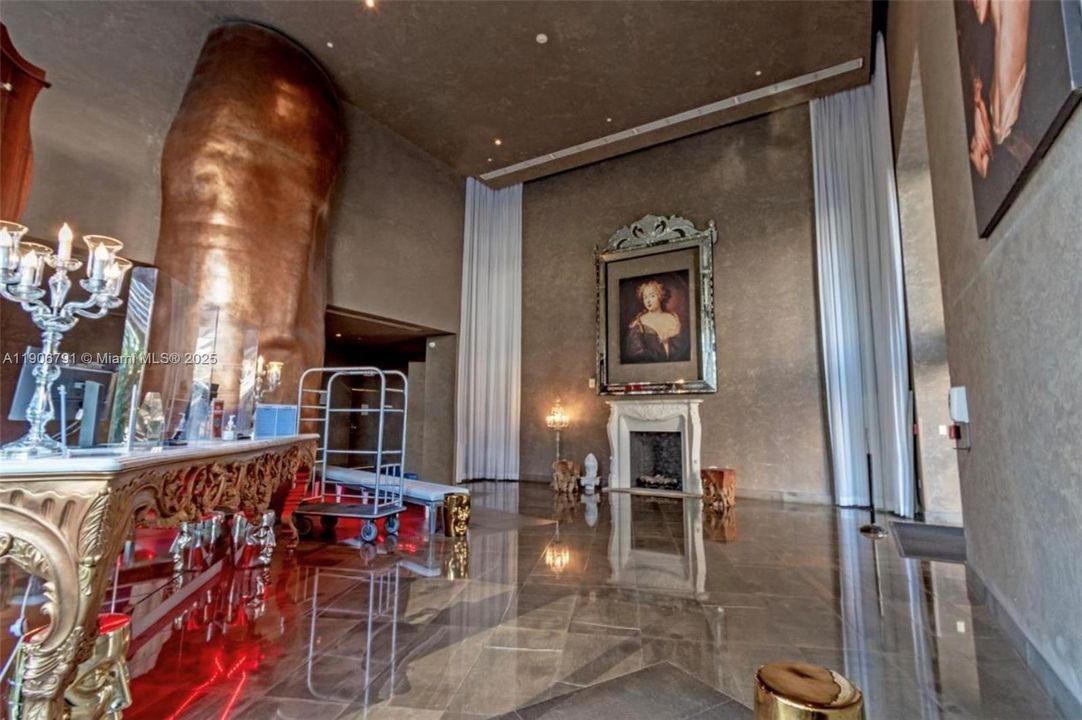 出租: $4,600 (1 贝兹, 1 浴室, 842 平方英尺)