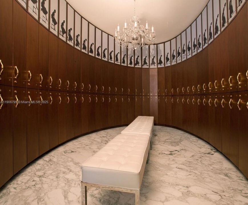 出租: $4,600 (1 贝兹, 1 浴室, 842 平方英尺)