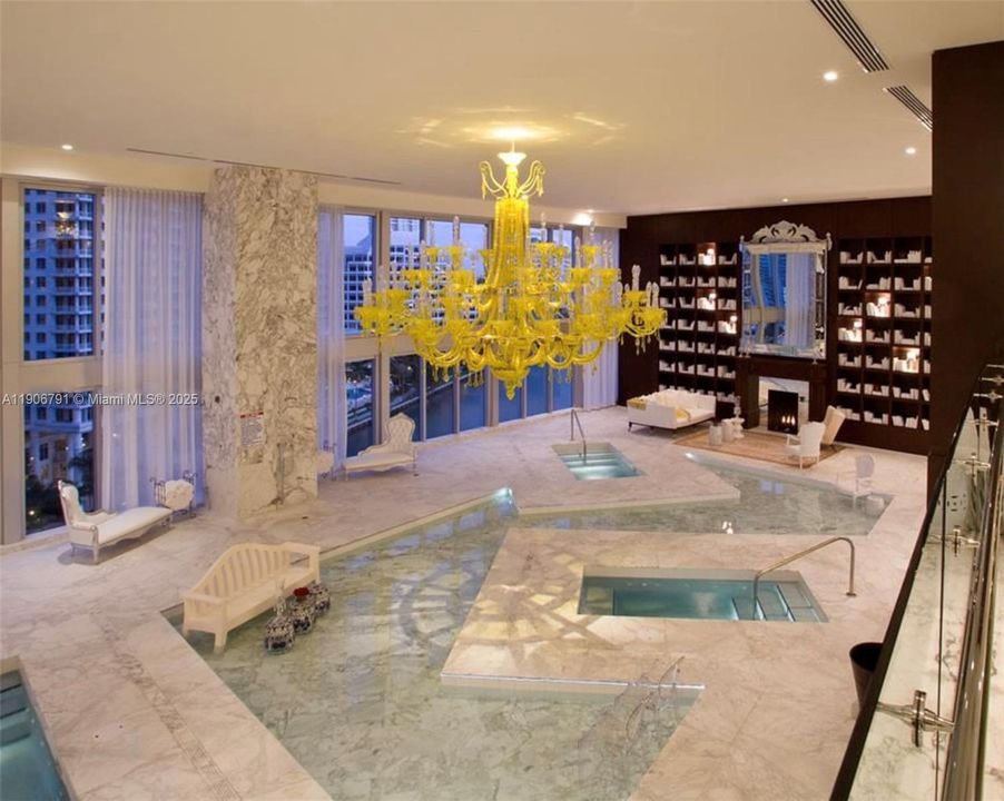 出租: $4,600 (1 贝兹, 1 浴室, 842 平方英尺)