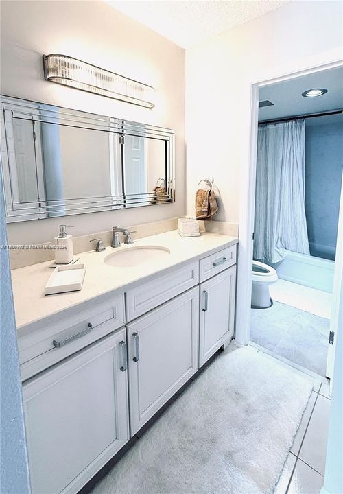 待售: $525,000 (1 贝兹, 2 浴室, 980 平方英尺)