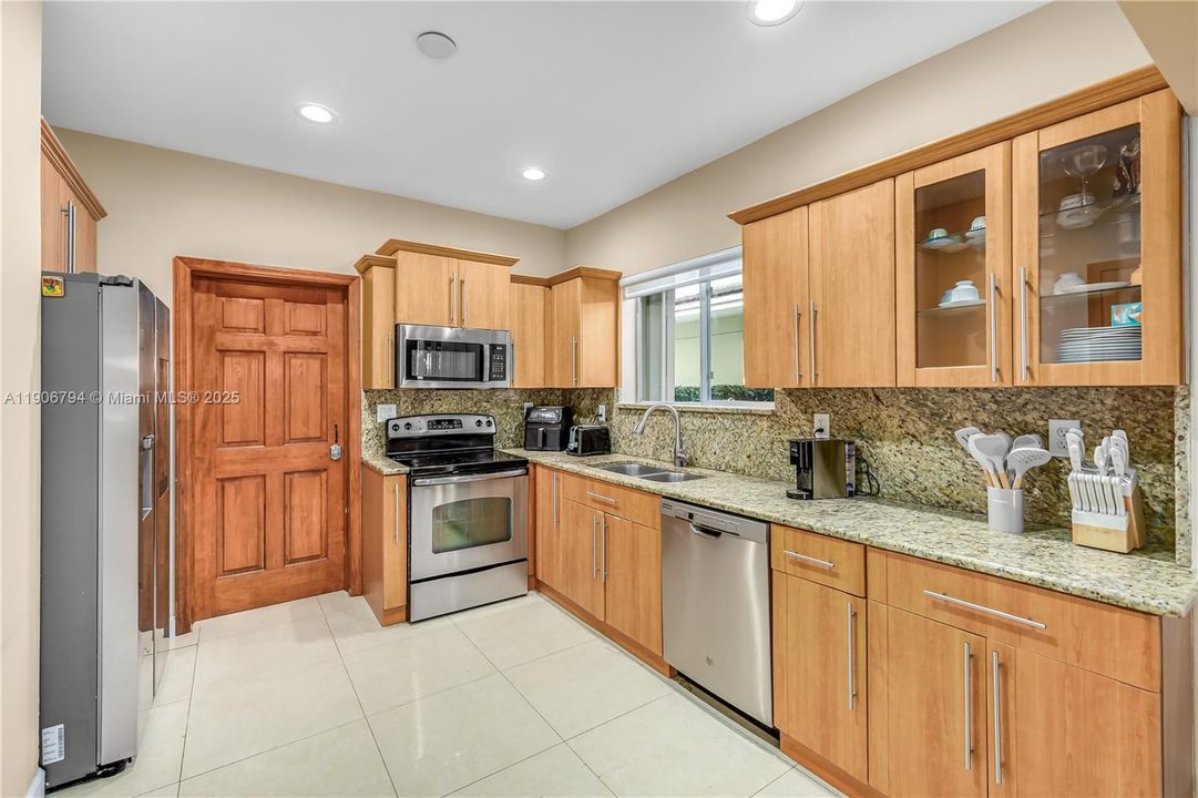 En Venta: $1,750,000 (3 camas, 2 baños, 1958 Pies cuadrados)